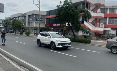 Alquiler de un local comercial en la avenida del Periodista, Nueva Kennedy frente a la Clínica Kennedy y el Policentro