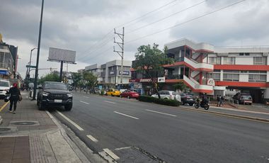 Alquiler de un local comercial en la avenida del Periodista, Nueva Kennedy frente a la Clínica Kennedy y el Policentro