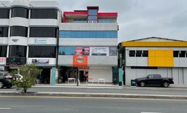 Alquiler de un local comercial en la avenida del Periodista, Nueva Kennedy frente a la Clínica Kennedy y el Policentro
