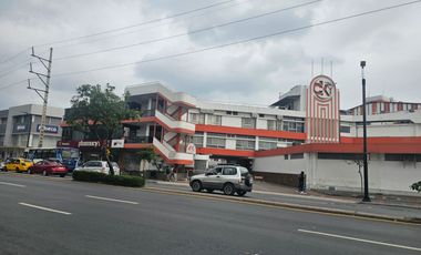 Alquiler de un local comercial en la avenida del Periodista, Nueva Kennedy frente a la Clínica Kennedy y el Policentro