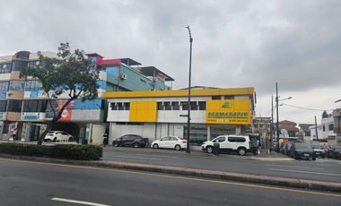Alquiler de un local comercial en la avenida del Periodista, Nueva Kennedy frente a la Clínica Kennedy y el Policentro