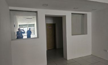 Alquiler de un local comercial en la avenida del Periodista, Nueva Kennedy frente a la Clínica Kennedy y el Policentro