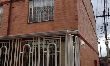 vendo linda casa en alameda del parque bosa
