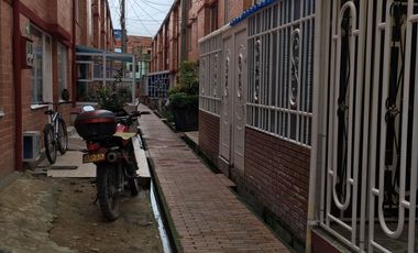 vendo linda casa en alameda del parque bosa