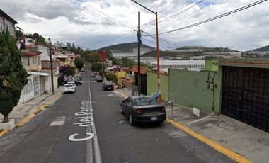 ¡APROVECHA ESTA INCREÍBLE OPORTUNIDAD PARA HACER CRECER TU PATRIMONIO! Casa en REMATE BANCARIO en Fraccionamiento Lomas Boulevares, Tlalnepantla de Ba