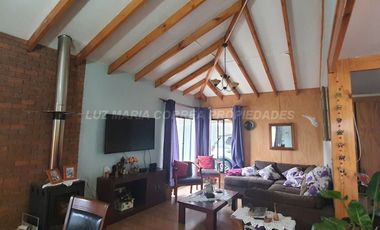 Encanto Residencial en La Calera: Hermosa Casa de 4 Dormitorios con Piscina y 3 estacionamientos