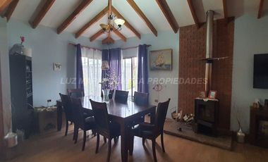 Encanto Residencial en La Calera: Hermosa Casa de 4 Dormitorios con Piscina y 3 estacionamientos