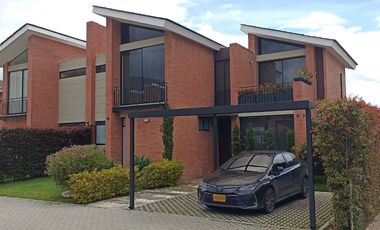 CASA EN VENTA CAJICÁ CONJUNTO CLUB HOUSE