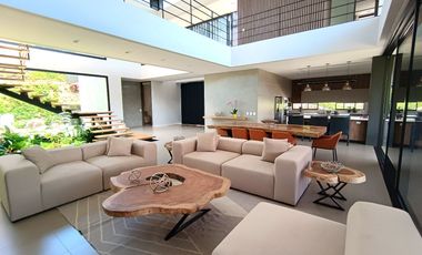 New, Modern 5 Bedroom Home in Residential Community, Heart of Llanogrande, Rionegro