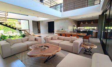 New, Modern 5 Bedroom Home in Residential Community, Heart of Llanogrande, Rionegro