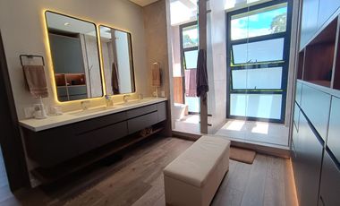 New, Modern 5 Bedroom Home in Residential Community, Heart of Llanogrande, Rionegro