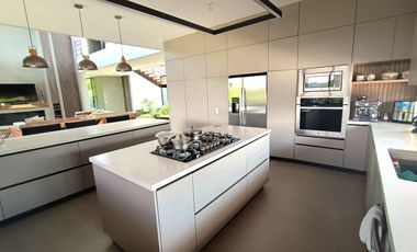 New, Modern 5 Bedroom Home in Residential Community, Heart of Llanogrande, Rionegro