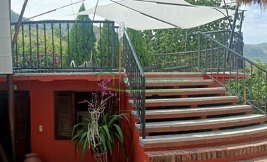 VENDEMOS HERMOSA FINCA CON ARBOLES FRUTALES Y LAGO.