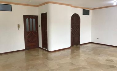 Departamento de alquiler en Kennedy Norte, 3 dormitorios, 1 parqueo.