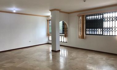Departamento de alquiler en Kennedy Norte, 3 dormitorios, 1 parqueo.