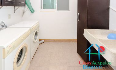 Depa con terraza y vista parcial al mar