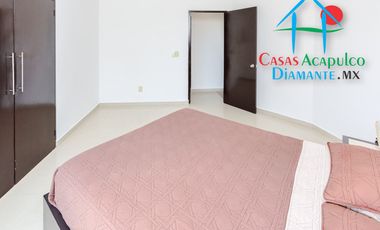 Depa con terraza y vista parcial al mar
