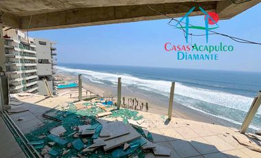 Departamento de playa en oportunidad por Otis. Terraza con jacuzzi y vista frontal al mar