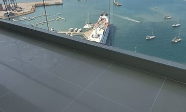 Apartamento frente a la bahía.