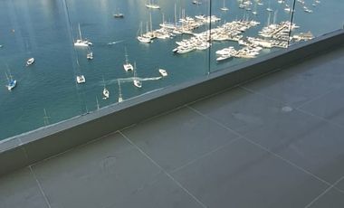 Apartamento frente a la bahía.