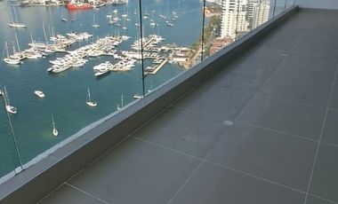 Apartamento frente a la bahía.