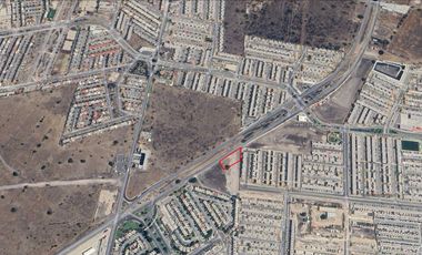 Rento Terreno Comercial sobre Avenida Principal En Ciudad Maderas Querétaro, Mcpio de El Marques con 65 metros de frente