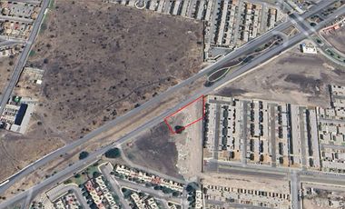 Rento Terreno Comercial sobre Avenida Principal En Ciudad Maderas Querétaro, Mcpio de El Marques con 65 metros de frente