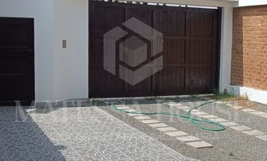 ¡SE VENDE! Casa de playa en pasaje el Rey del Mar, condominio las Brisas de Villa, Chorrillos.