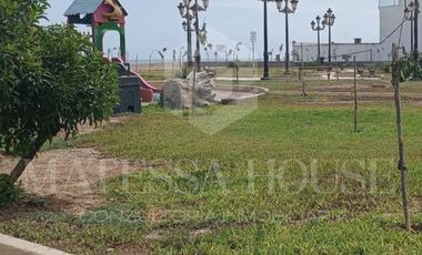 ¡SE VENDE! Casa de playa en pasaje el Rey del Mar, condominio las Brisas de Villa, Chorrillos.