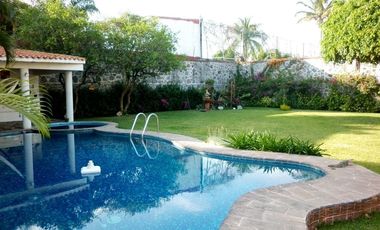 En VENTA casa sola en Fraccionamiento con vigilancia Sumiya en Jiutepec, Morelos