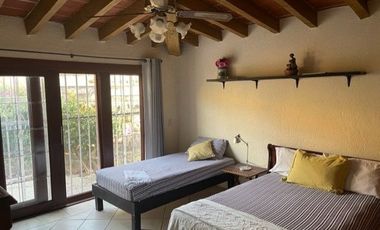 En VENTA casa sola en Fraccionamiento con vigilancia Sumiya en Jiutepec, Morelos