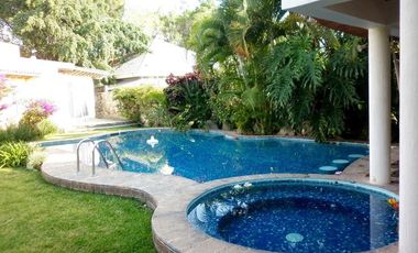 En VENTA casa sola en Fraccionamiento con vigilancia Sumiya en Jiutepec, Morelos