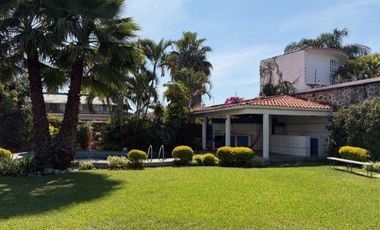 En VENTA casa sola en Fraccionamiento con vigilancia Sumiya en Jiutepec, Morelos