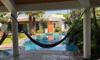 En VENTA casa sola en Fraccionamiento con vigilancia Sumiya en Jiutepec, Morelos