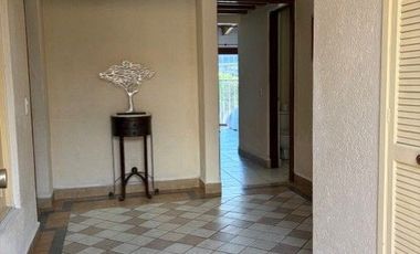 En VENTA casa sola en Fraccionamiento con vigilancia Sumiya en Jiutepec, Morelos