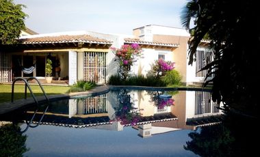En VENTA casa sola en Fraccionamiento con vigilancia Sumiya en Jiutepec, Morelos
