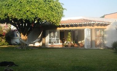 En VENTA casa sola en Fraccionamiento con vigilancia Sumiya en Jiutepec, Morelos