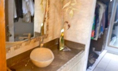 En VENTA casa sola en Fraccionamiento con vigilancia Sumiya en Jiutepec, Morelos