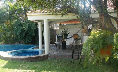 En VENTA casa sola en Fraccionamiento con vigilancia Sumiya en Jiutepec, Morelos