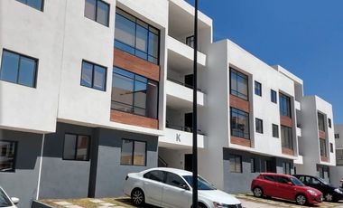 RENTA EXCELENTE DEPARTAMENTO EN PLANTA BAJA CON 35M2 DE TERRAZA, CLAUSTROS DEL CAMPESTRE III PRIVADA