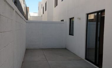 RENTA EXCELENTE DEPARTAMENTO EN PLANTA BAJA CON 35M2 DE TERRAZA, CLAUSTROS DEL CAMPESTRE III PRIVADA