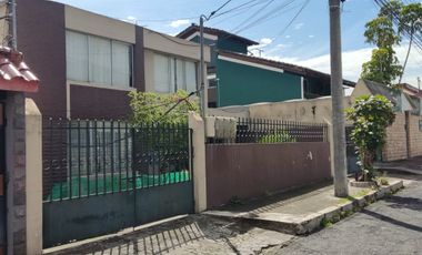 Casa rentera en venta - Sector Parque Bicentenario - Av. La Prensa - Betania