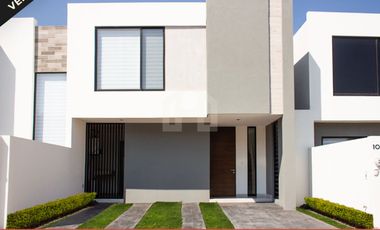 HERMOSA CASA CON JARDÍN Y CASA CLUB CON ALBERCA, FRACCIONAMIENTO EL CIELO II, LEÓN, GUANAJUATO