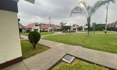 Vendo una bonita casa cerca del City Mall Alborada 10ma etapa