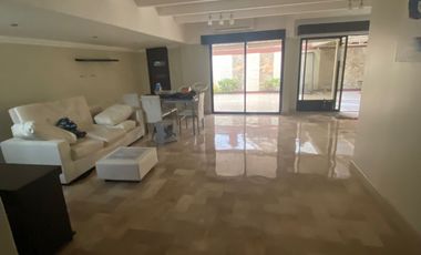Vendo una bonita casa cerca del City Mall Alborada 10ma etapa
