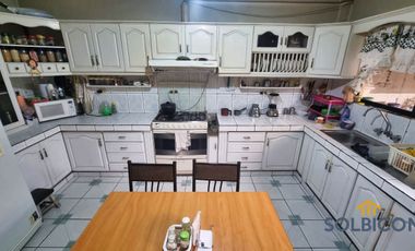 Casa con amplio terreno cerca de la feria libre