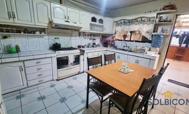 Casa con amplio terreno cerca de la feria libre