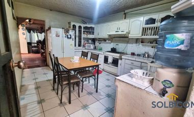 Casa con amplio terreno cerca de la feria libre