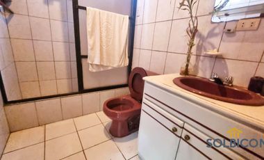 Casa con amplio terreno cerca de la feria libre