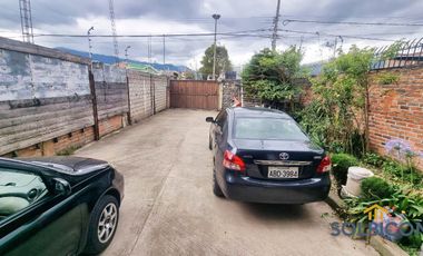Casa con amplio terreno cerca de la feria libre